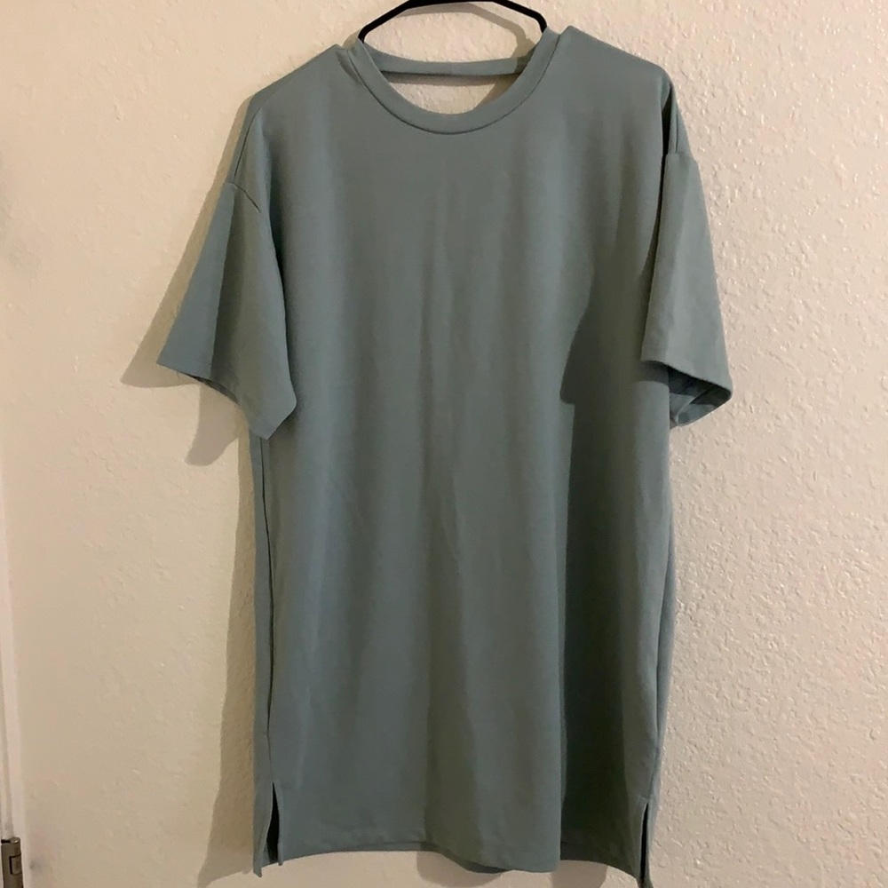 Large Forever 21 Light green v-cut back shirt.